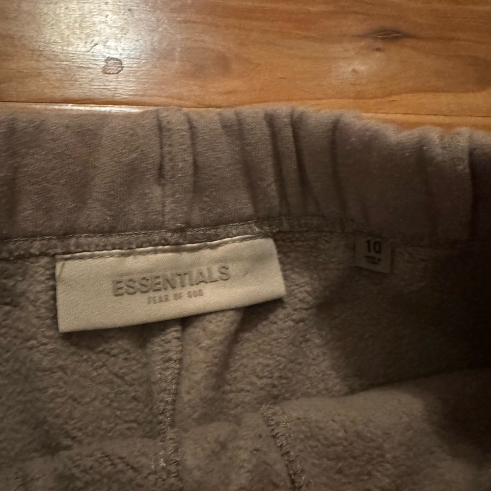 Fear Of God Essentials Kids Relaxed Sweatpants Youth Size 10 Tan Loungewear - Picture 6 of 9